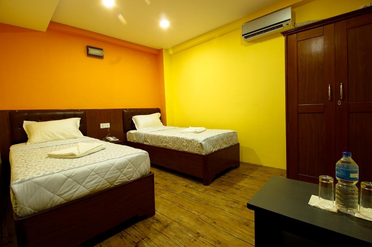 Everest Holiday Inn Katmandou Extérieur photo