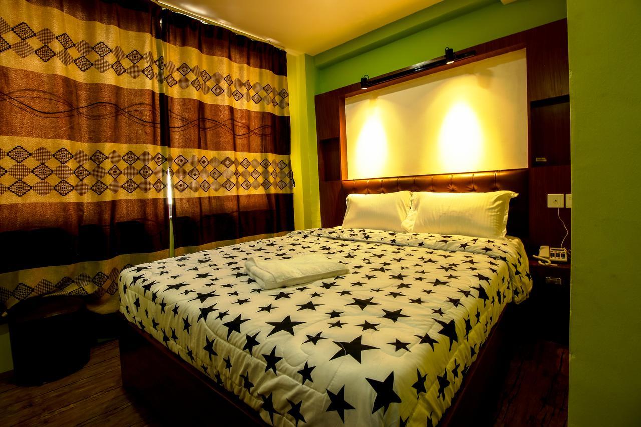 Everest Holiday Inn Katmandou Extérieur photo