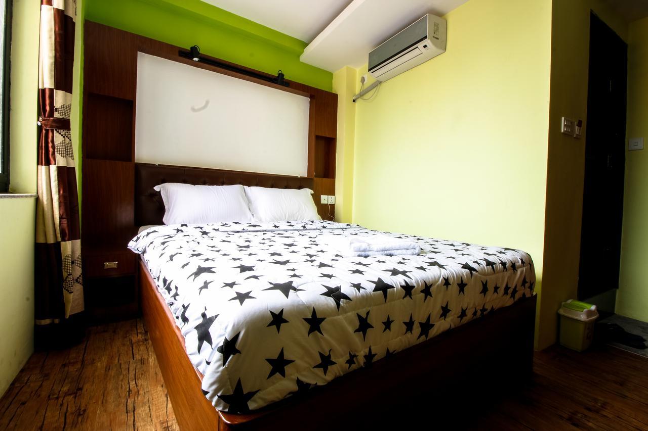 Everest Holiday Inn Katmandou Extérieur photo